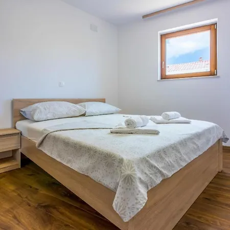 In Mit Eigenem Balkon * Novi Vinodolski