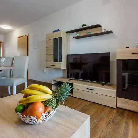 Apartment In Mit Eigenem Balkon
