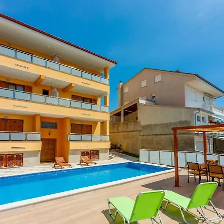 Apartment In Mit Eigenem Balkon
