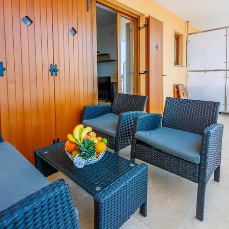 In Mit Eigenem Balkon Novi Vinodolski